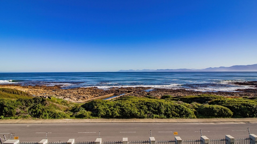 4 Bedroom Property for Sale in Perlemoenbaai Western Cape